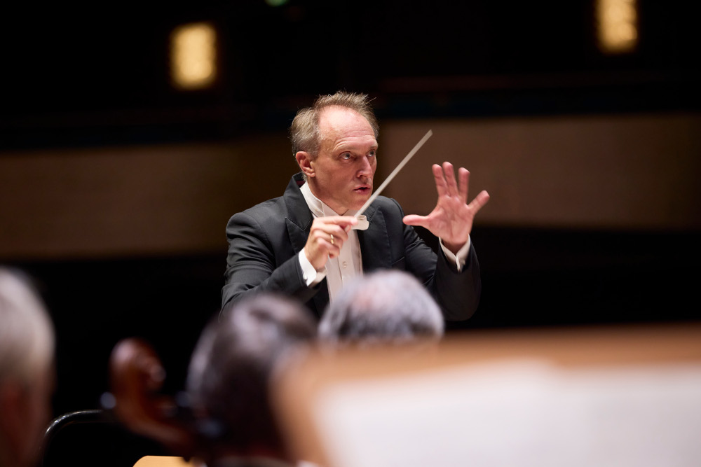 Roland Böer dirigiert die Staatsphilharmonie Nürnberg