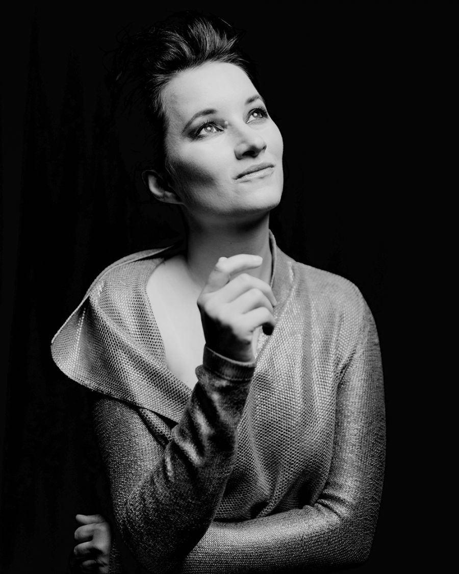 schwarz-weiß Portraits der Musikerin Anna Prohaska